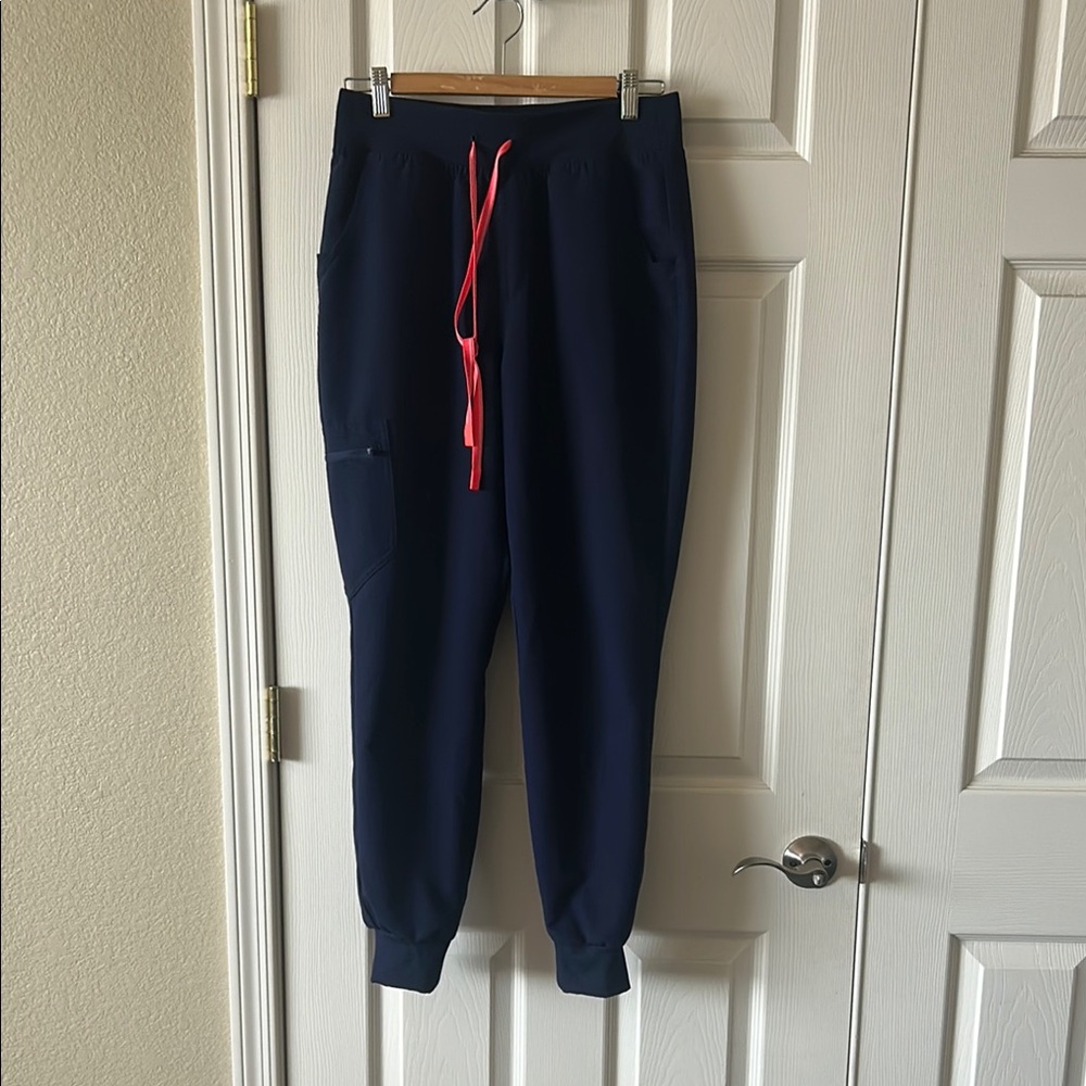 Figs Women’s Zamora Jogger Scrub Pants, size M